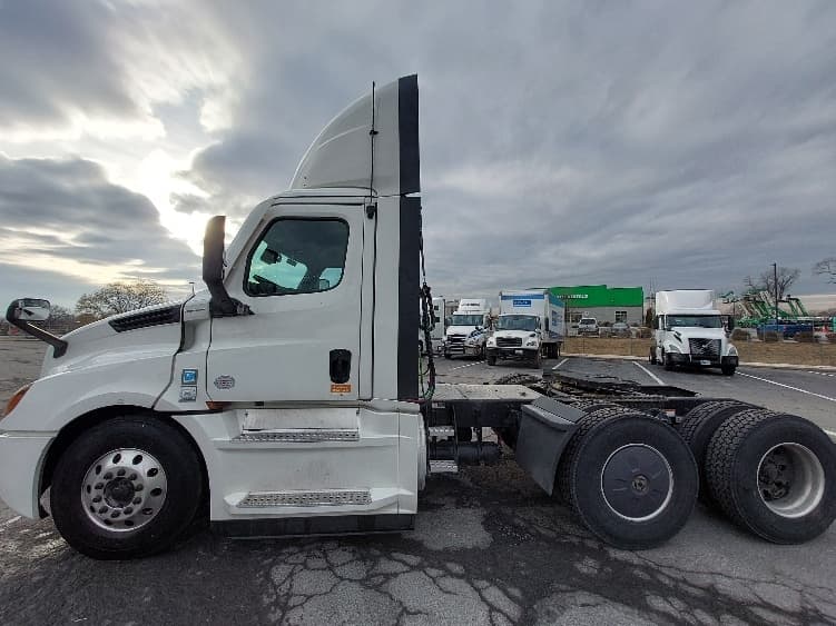 2022 Freightliner Cascadia — photo 4