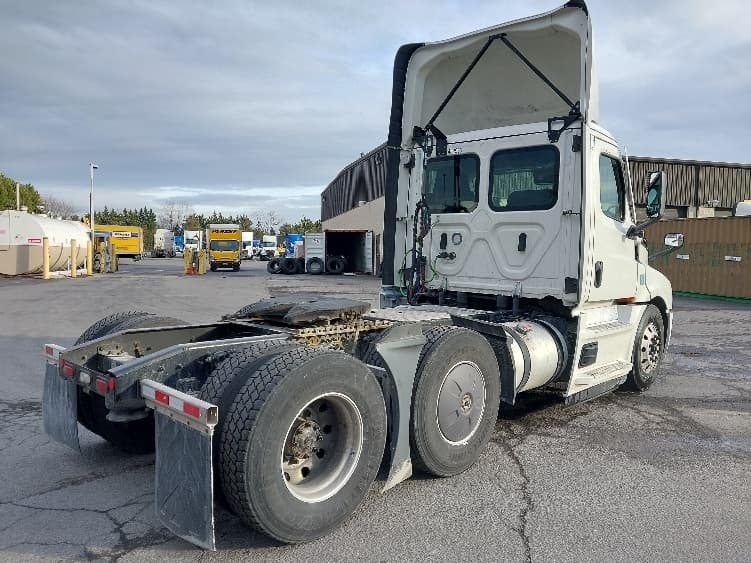 2022 Freightliner Cascadia — photo 7