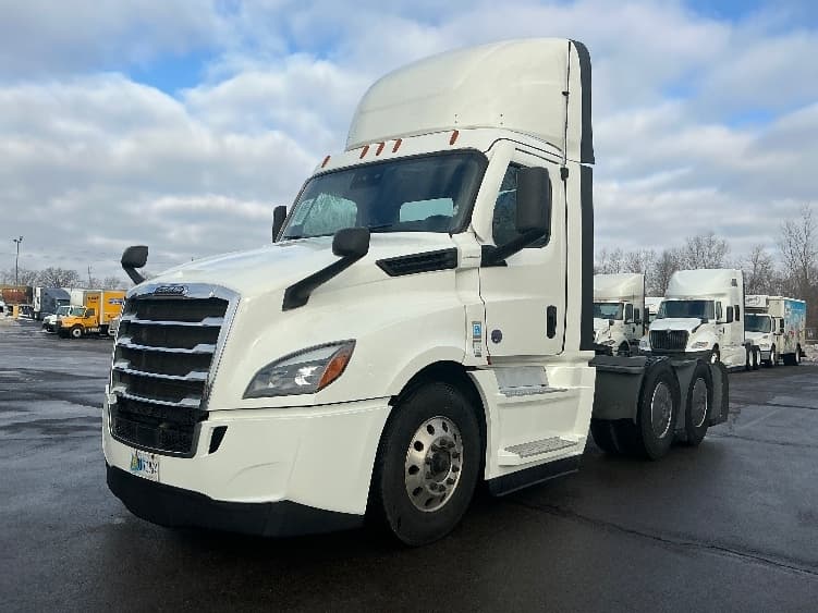 2022 Freightliner Cascadia — photo 3