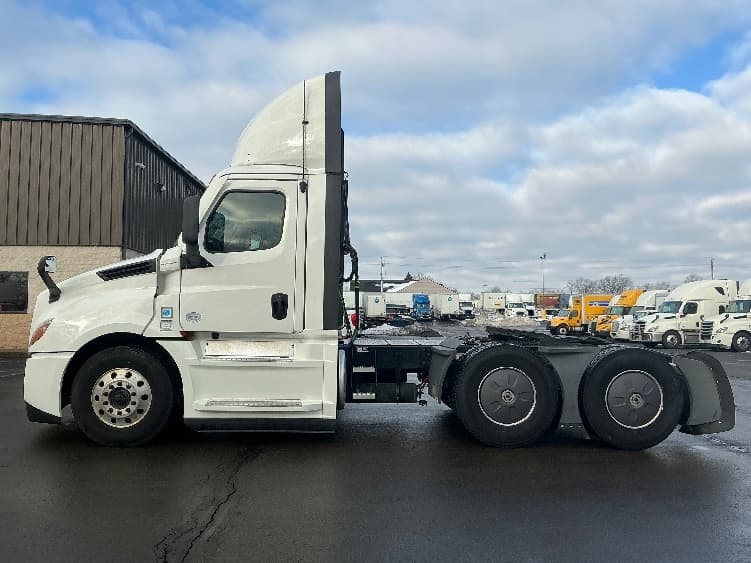 2022 Freightliner Cascadia — photo 4