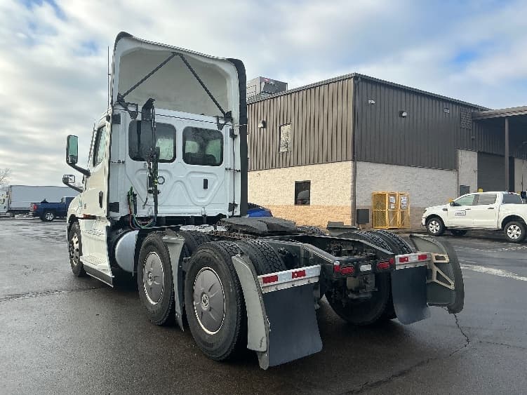 2022 Freightliner Cascadia — photo 5