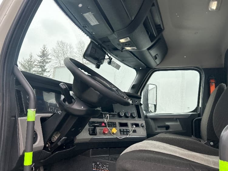 2022 Freightliner Cascadia — photo 10