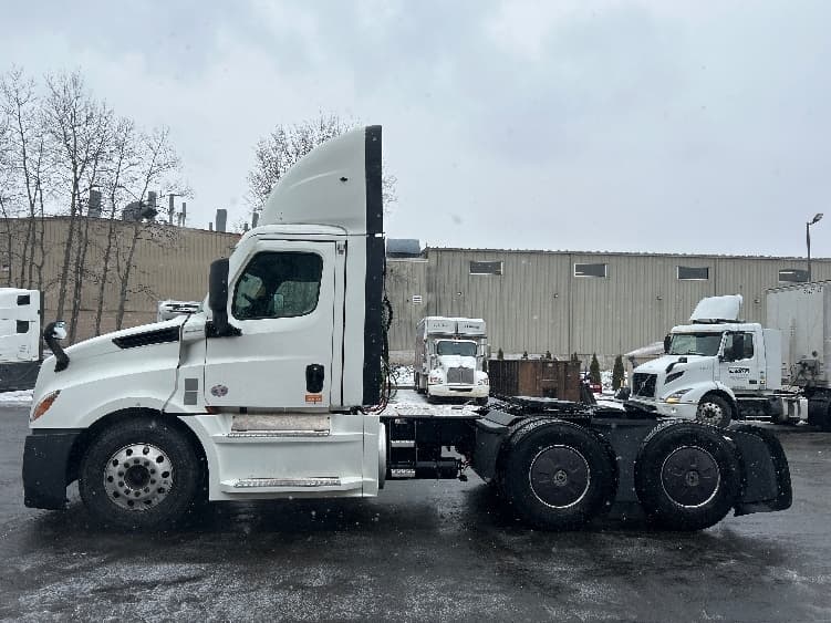 2022 Freightliner Cascadia — photo 4