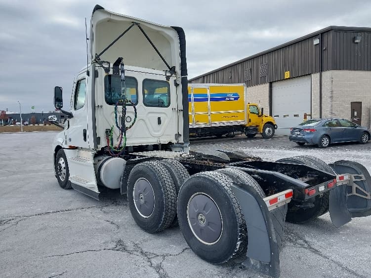2022 Freightliner Cascadia — photo 5