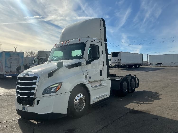 2022 Freightliner Cascadia — photo 3