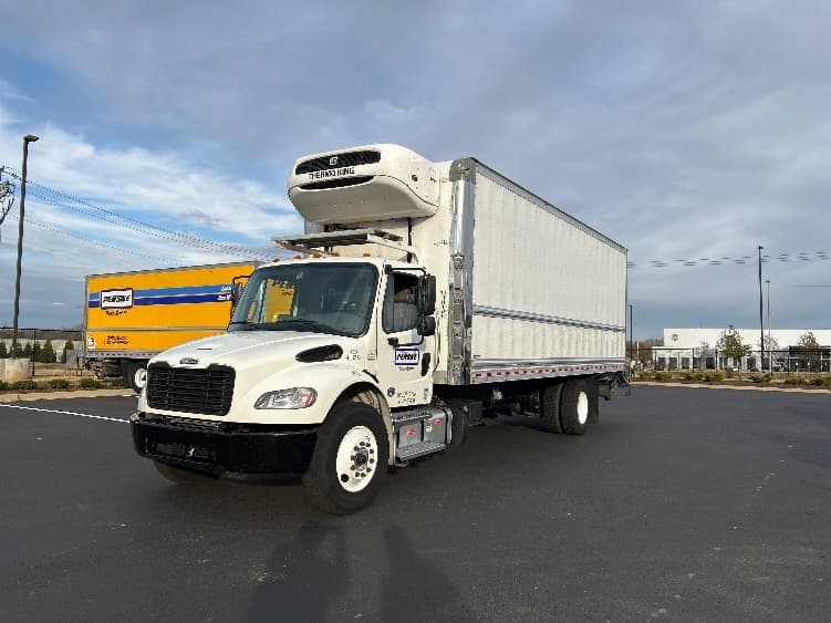 2023 Freightliner M2 106 — photo 3