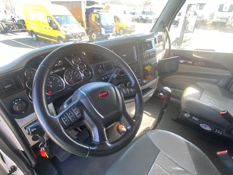 2020 Peterbilt 579 — photo 10