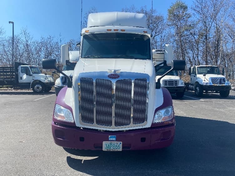 2020 Peterbilt 579 — photo 2