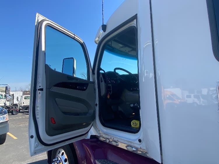 2020 Peterbilt 579 — photo 9