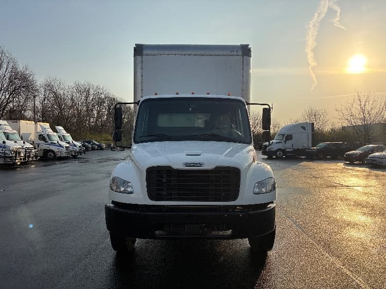 2022 Freightliner M2 106 — photo 2