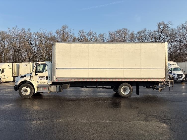 2022 Freightliner M2 106 — photo 4