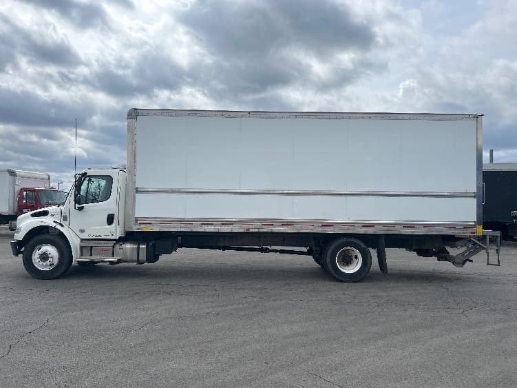 2022 Freightliner M2 106 — photo 4
