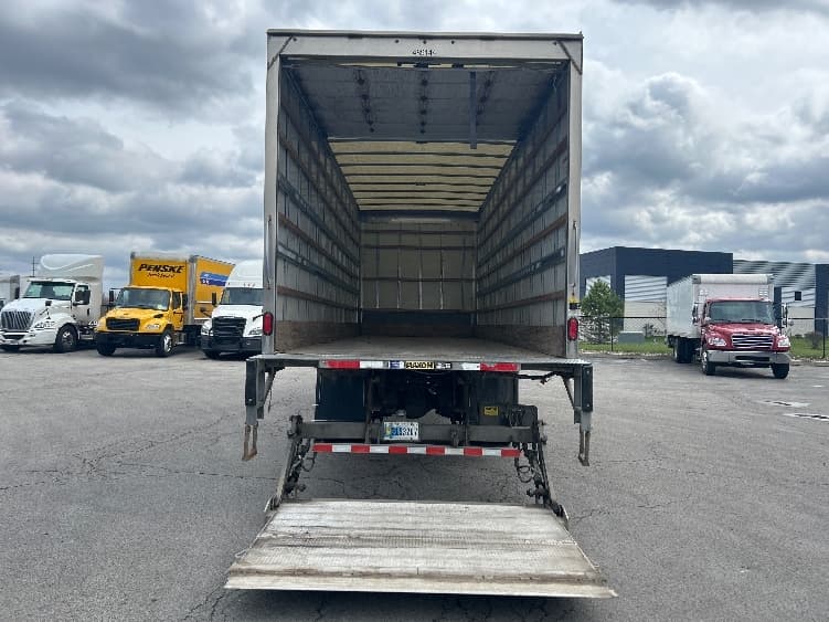 2022 Freightliner M2 106 — photo 9