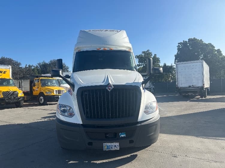 2023 International LT — photo 2