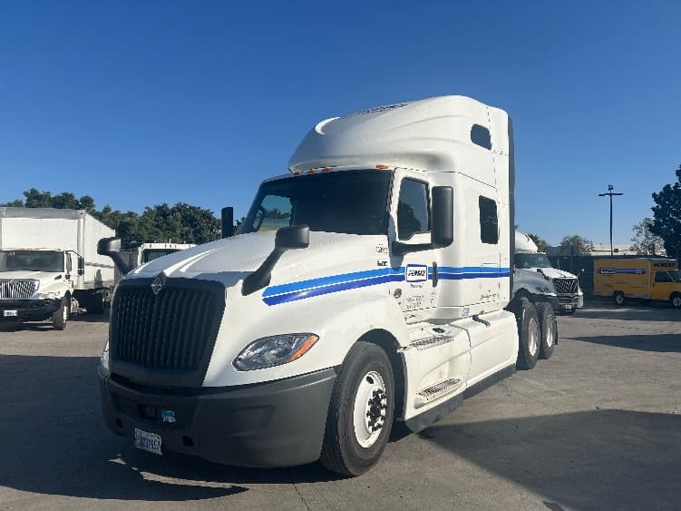 2023 International LT — photo 3