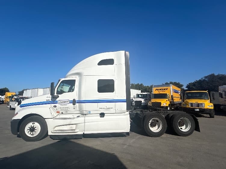 2023 International LT — photo 4