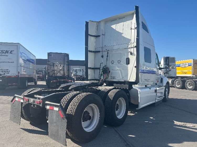 2023 International LT — photo 7