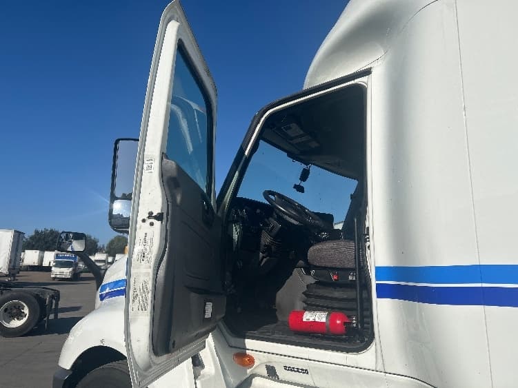 2023 International LT — photo 9