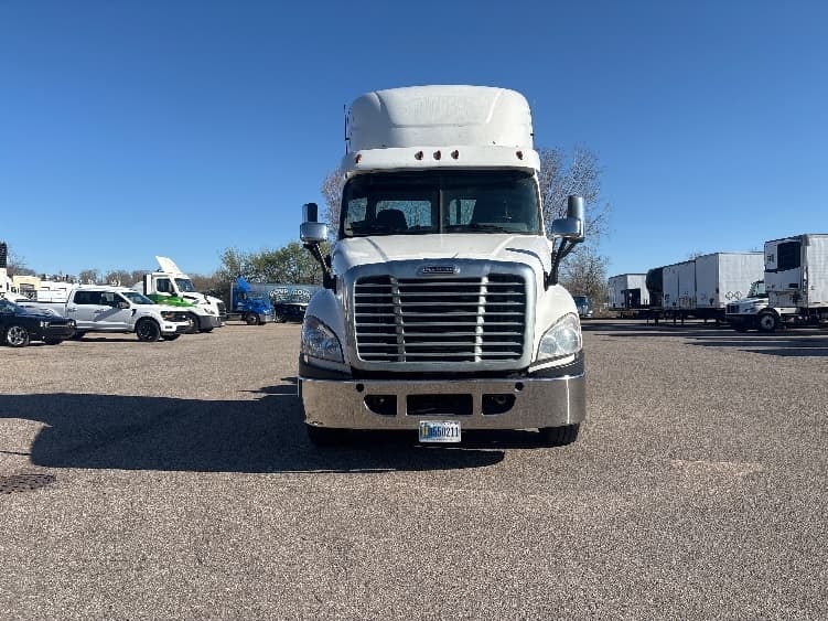 2020 Freightliner Cascadia — photo 2