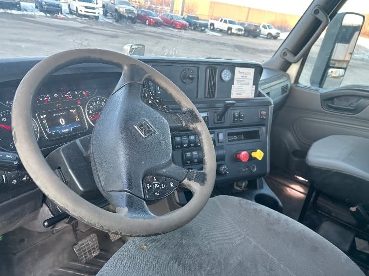 2020 International LT — photo 10