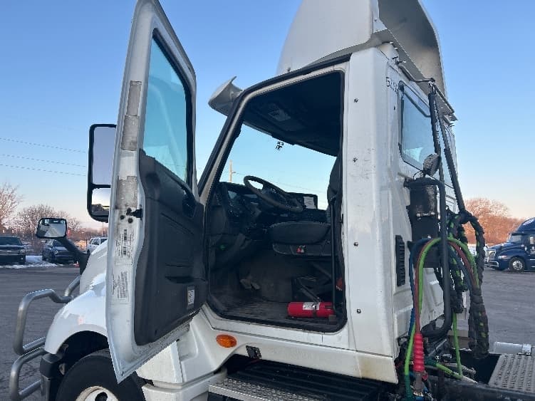 2020 International LT — photo 9