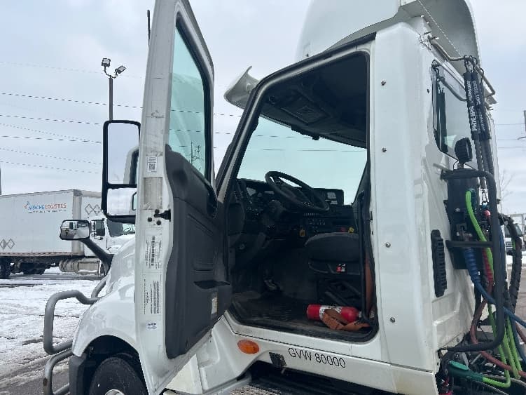 2023 International LT — photo 9