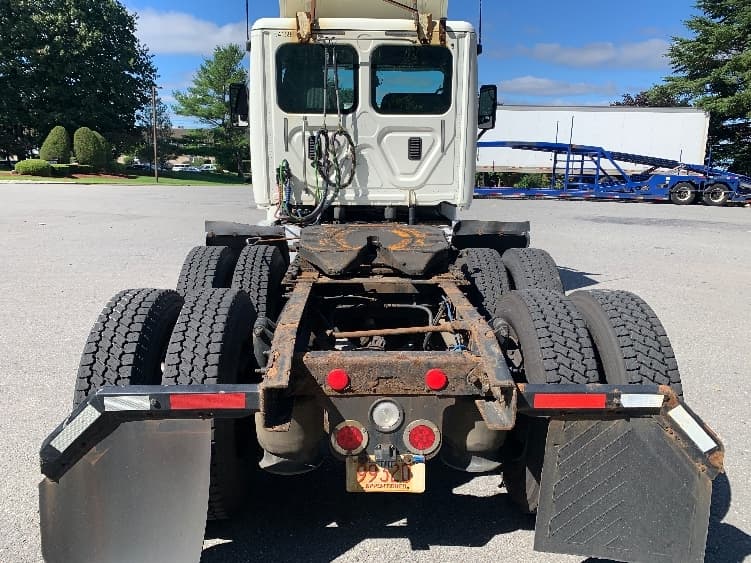2017 Freightliner Cascadia — photo 6