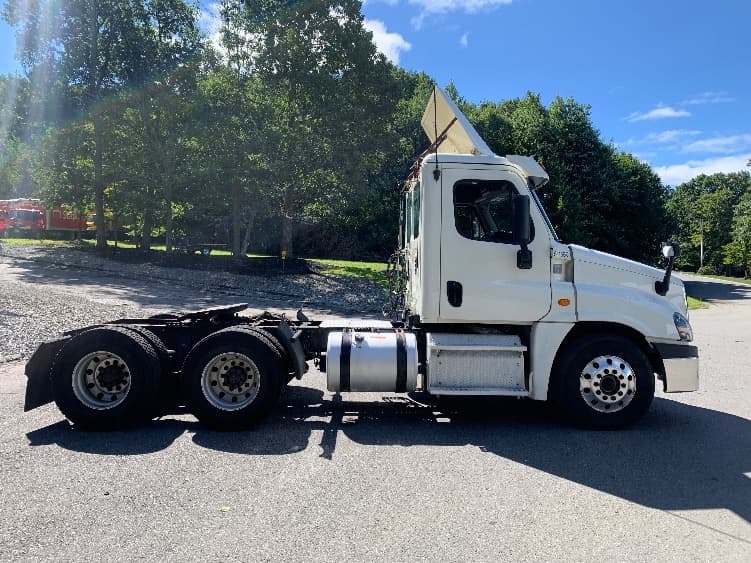 2017 Freightliner Cascadia — photo 8