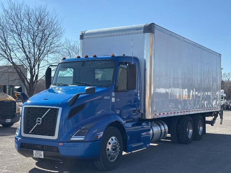 2025 Volvo VNR 640 — photo 3