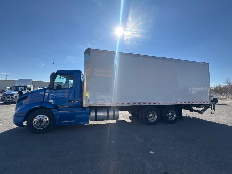 2025 Volvo VNR 640 — photo 4