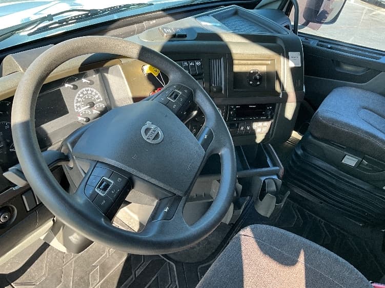 2023 Volvo VNL 760 — photo 9