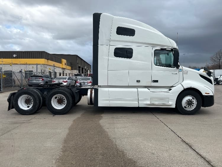 2023 Volvo VNL 760 — photo 8