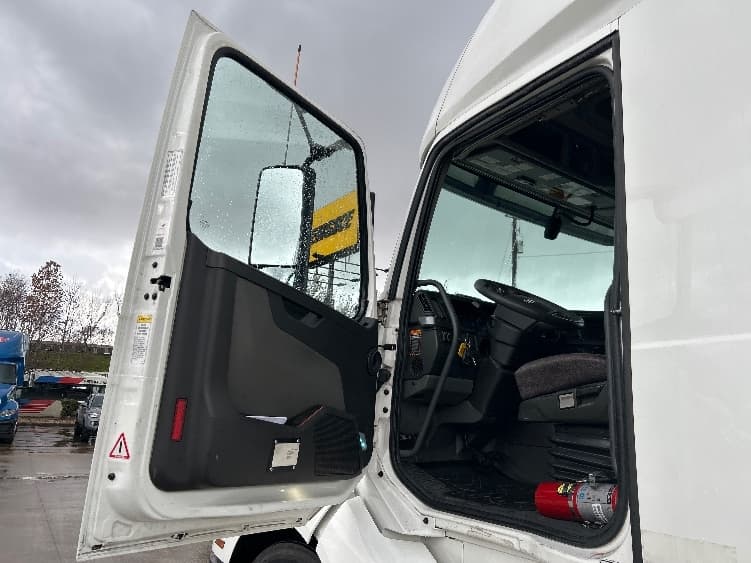 2023 Volvo VNL 760 — photo 9