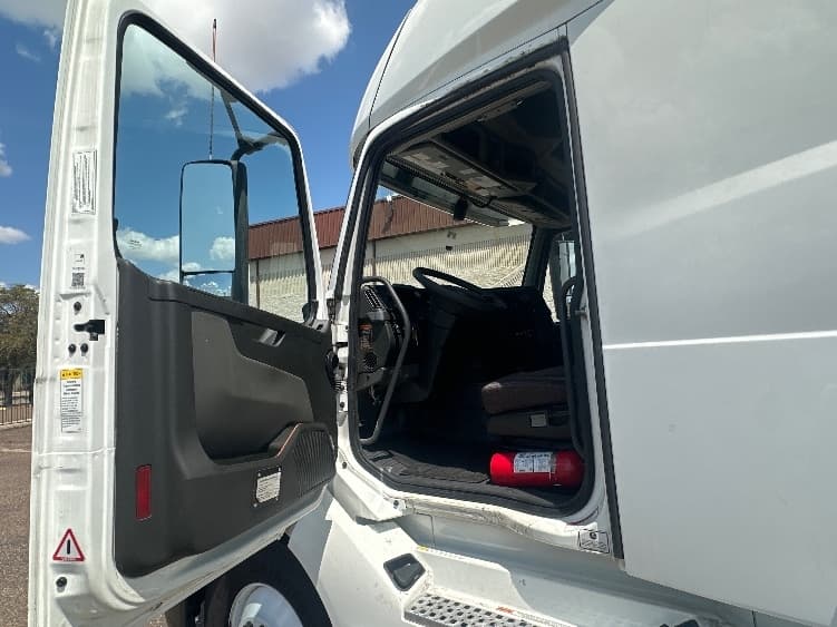 2023 Volvo VNL 760 — photo 9