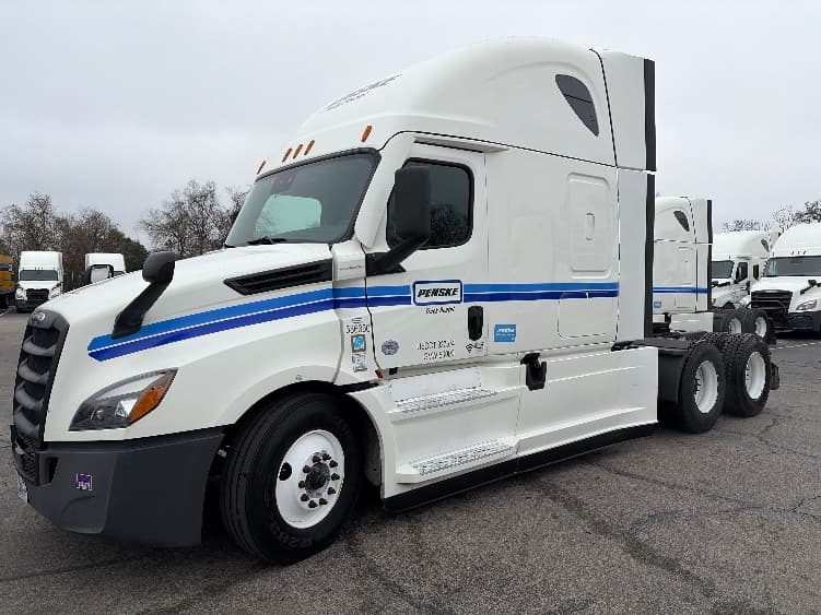 2023 Freightliner Cascadia — photo 3