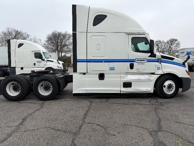 2023 Freightliner Cascadia — photo 8