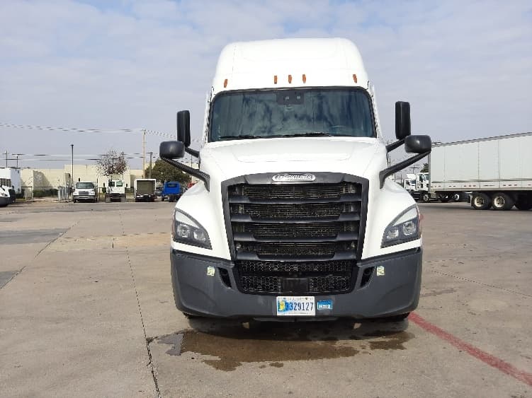 2023 Freightliner Cascadia — photo 2