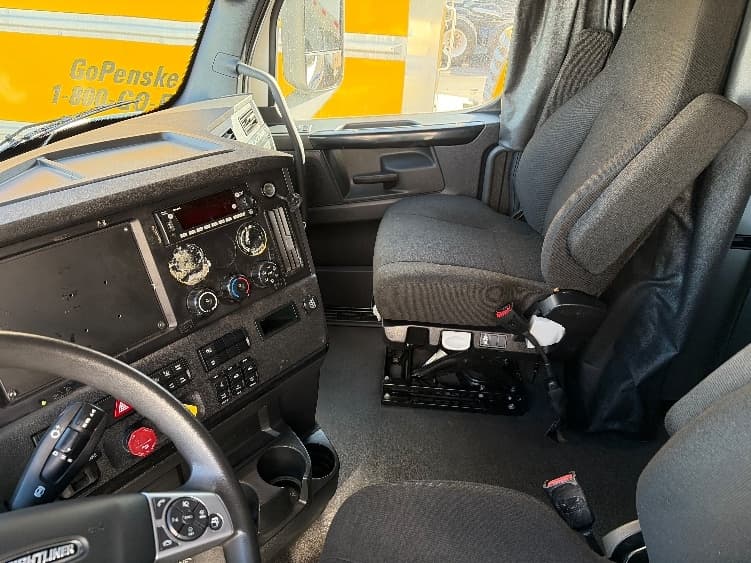 2023 Freightliner Cascadia — photo 10