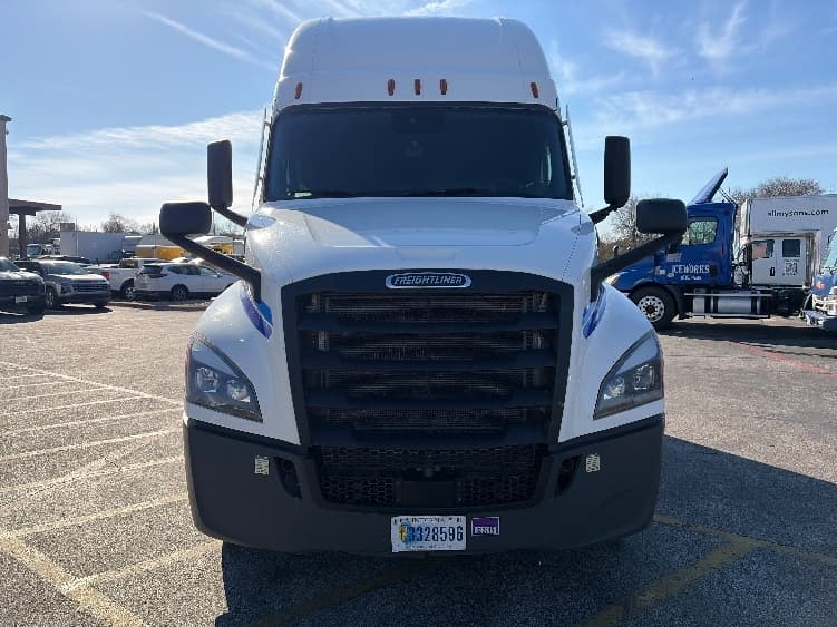 2023 Freightliner Cascadia — photo 2