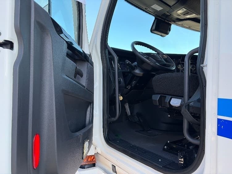 2023 Freightliner Cascadia — photo 9