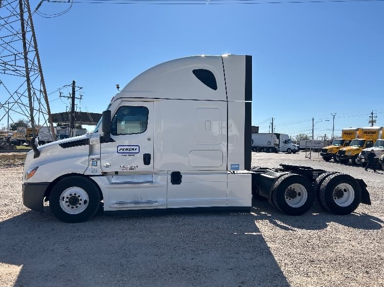 2023 Freightliner Cascadia — photo 4