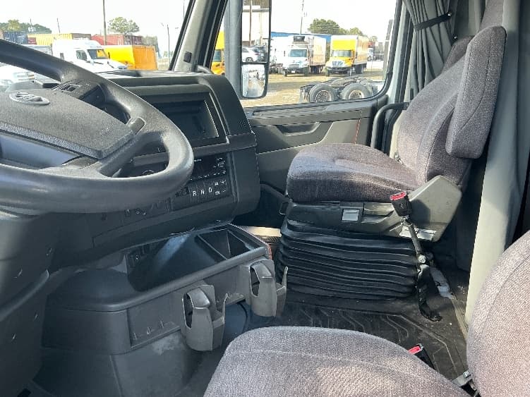 2023 Volvo VNL 760 — photo 10