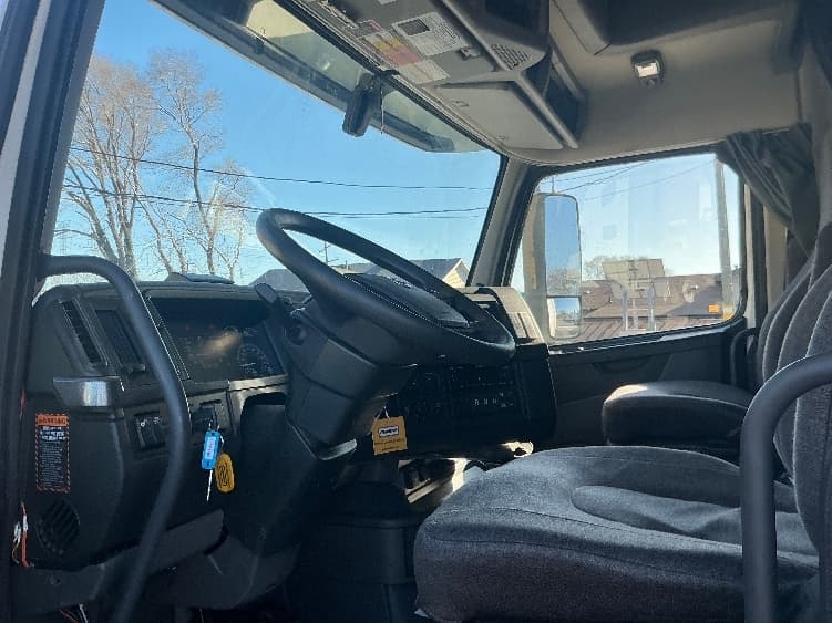 2023 Volvo VNL 760 — photo 10