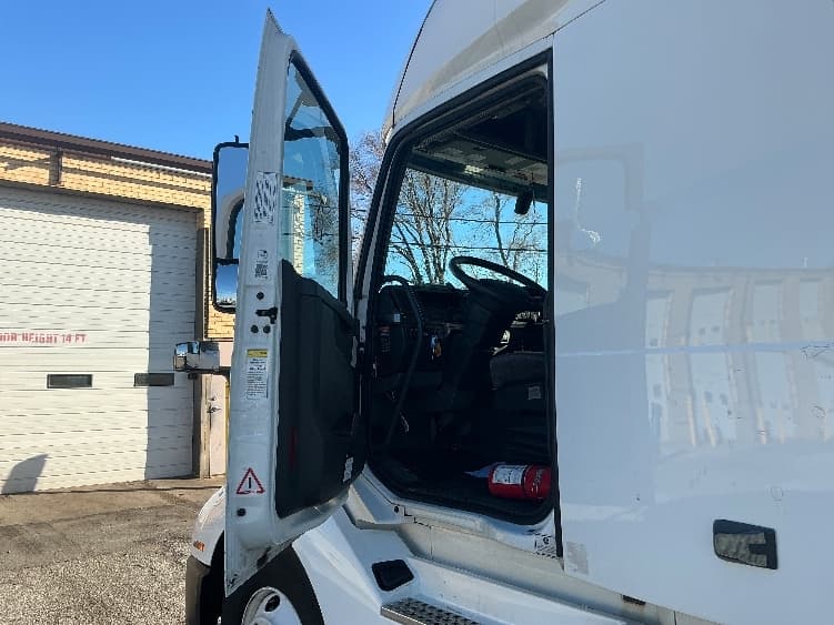 2023 Volvo VNL 760 — photo 9