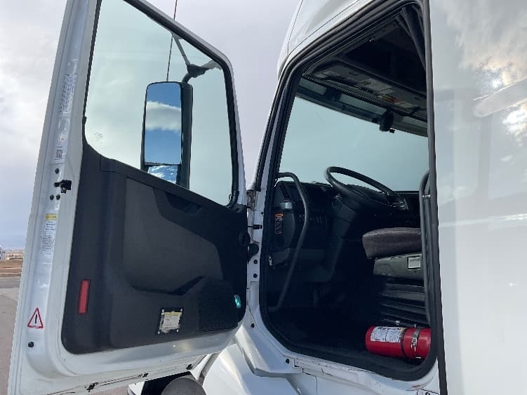 2023 Volvo VNL 760 — photo 9