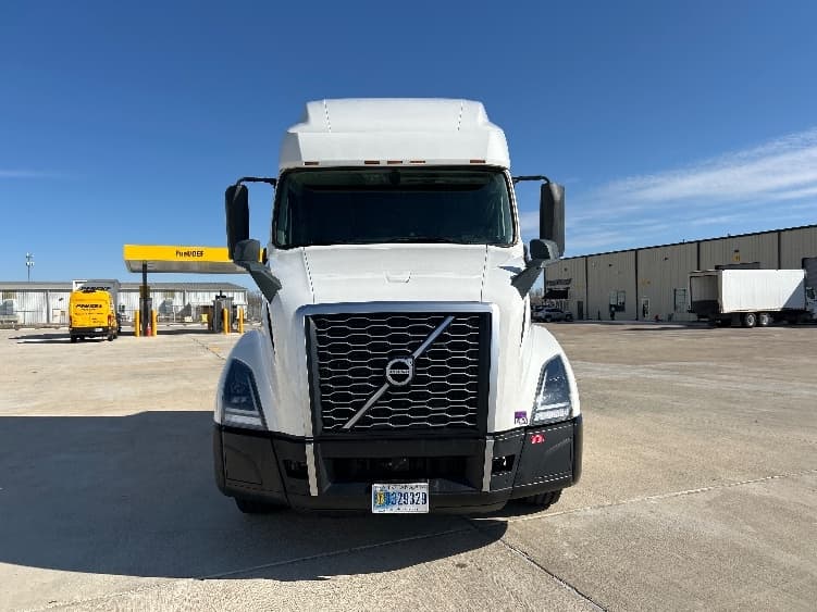 2023 Volvo VNL 760 — photo 2