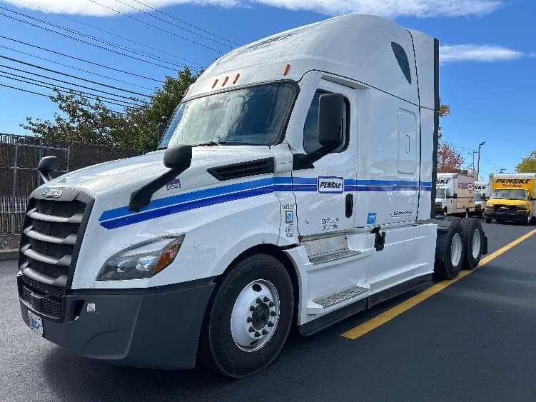 2023 Freightliner Cascadia — photo 3
