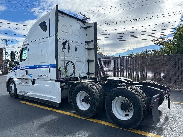 2023 Freightliner Cascadia — photo 5