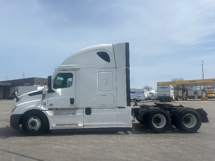 2023 Freightliner Cascadia — photo 4