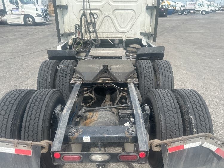 2023 Freightliner Cascadia — photo 6